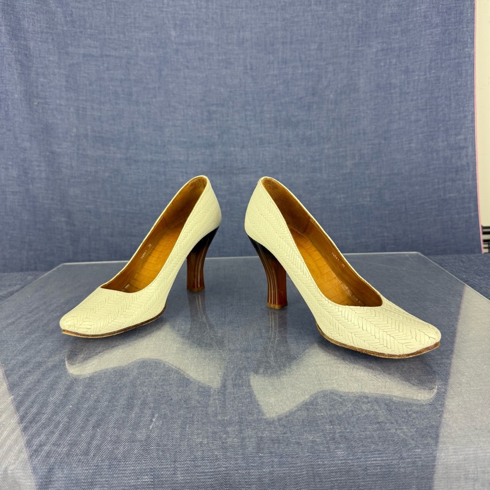 Chie Mihara Cream and Brown Heels Classic Elegance